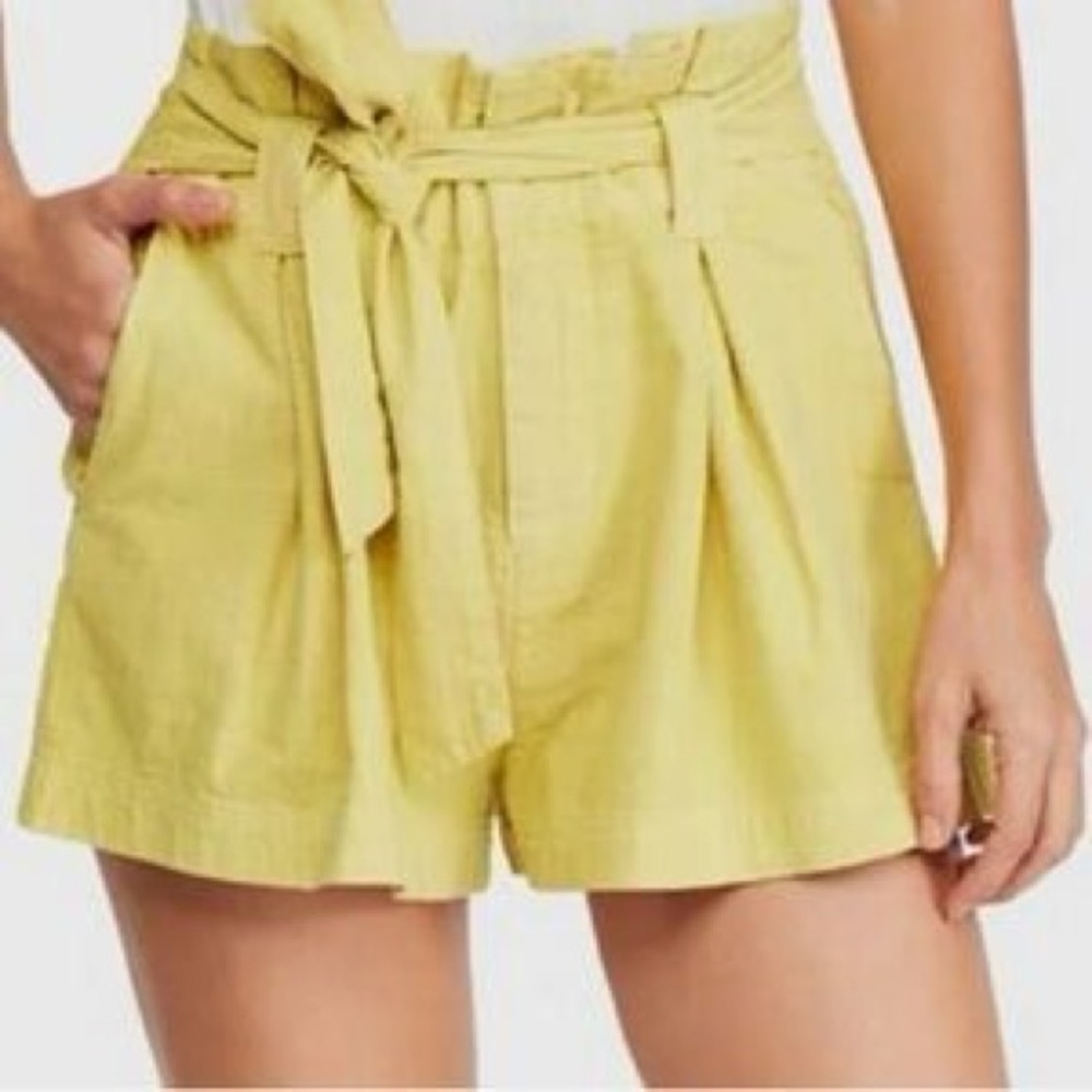 Free People Everywhere You Go Paperbag Belted Shorts Starfruit Size 8 Casual NWT